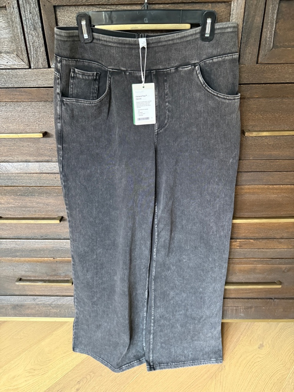 Halara Women’s Black Wash wide Leg Pull-On Stretch Jeans